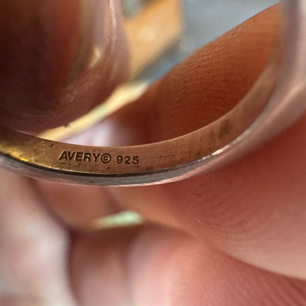 Avery Silver Script 'G' Initial Ring - Picture 3 of 4